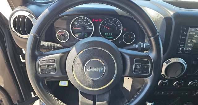 Used 2017 Jeep Wrangler Unlimited Sahara w/ Connectivity Group AWD/4WD image 12