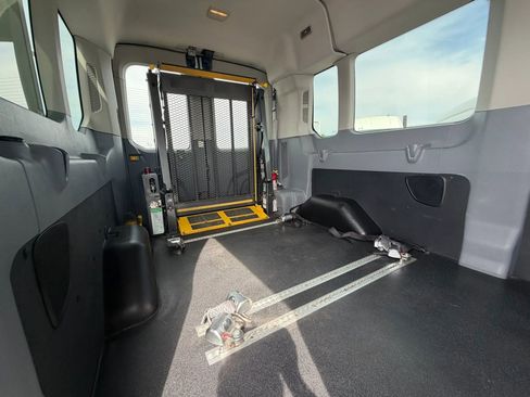 Used 2018 Ford Transit 350 XL image 19