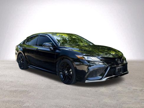Used 2021 Toyota Prius Prime XLE FWD image 2