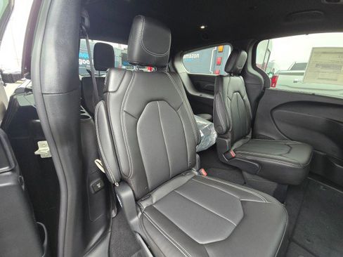 New 2026 Chrysler Pacifica Select image 15