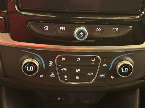 Used 2019 Chevrolet Traverse LT FWD image 47