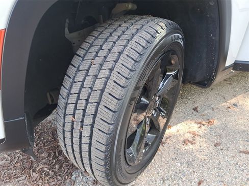 Used 2023 Jeep Grand Cherokee L Laredo image 33