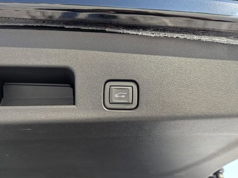 Used 2024 Chevrolet Traverse LT image 15