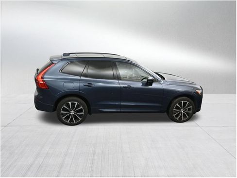 Used 2024 Volvo XC60 B5 Plus AWD/4WD image 19