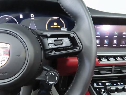 Used 2025 Porsche 911 Carrera image 20
