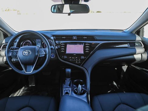 Used 2020 Toyota Camry LE image 12