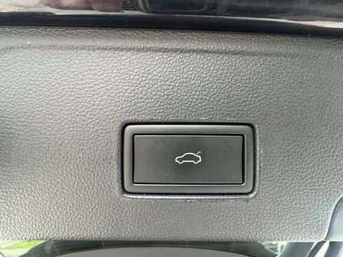 Used 2023 Volkswagen Atlas Cross Sport SEL R-Line AWD/4WD image 10