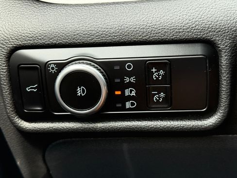 Used 2023 Ford Explorer XLT w/ Equipment Group 202A AWD/4WD image 24