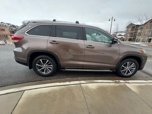 Used 2018 Toyota Highlander XLE image 10