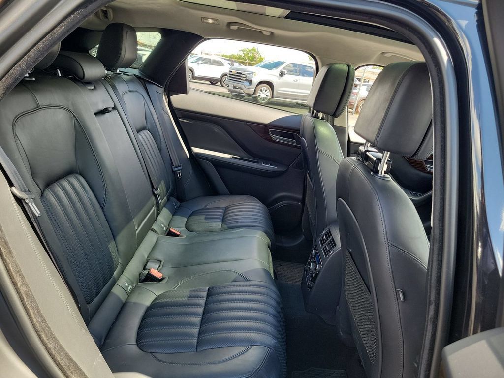Used 2019 Jaguar F-PACE Portfolio AWD/4WD image 28