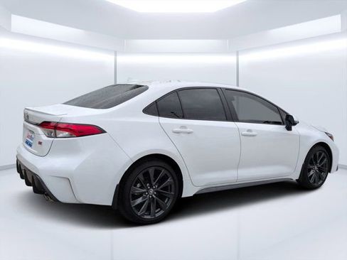 Used 2025 Toyota Corolla SE FWD image 3
