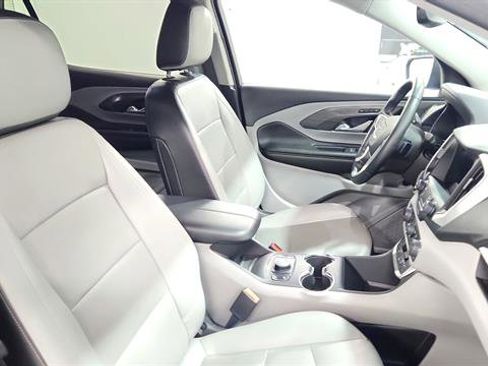 Used 2024 GMC Terrain SLT image 24