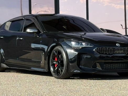 Used 2020 Kia Stinger GT1 RWD image 17