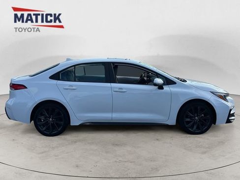 Used 2023 Toyota Corolla SE w/ SE Premium Package image 8