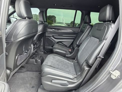 Used 2023 Jeep Grand Cherokee L Laredo RWD image 17