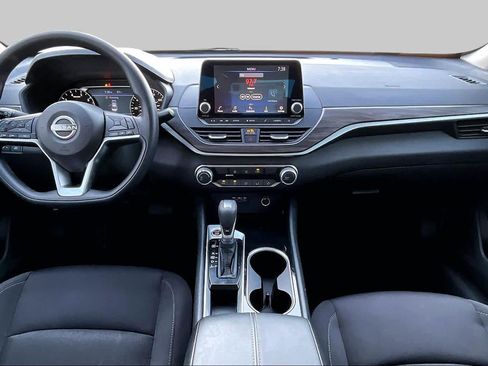 Used 2024 Nissan Altima 2.5 SV FWD image 14