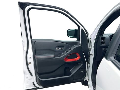 Used 2024 Nissan Frontier PRO-4X w/ Pro Convenience Package image 10