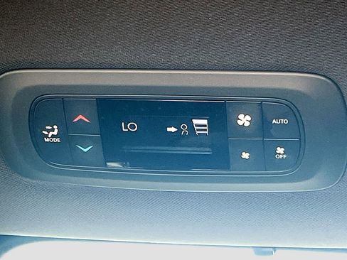 Used 2025 Chrysler Pacifica Select FWD image 24
