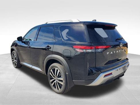 New 2025 Nissan Pathfinder Platinum image 3