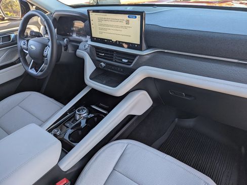 Used 2025 Ford Explorer Platinum w/ Ultimate Package image 13