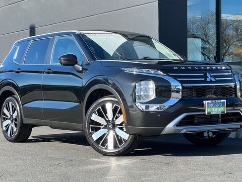 New 2026 Mitsubishi Outlander SE image 3