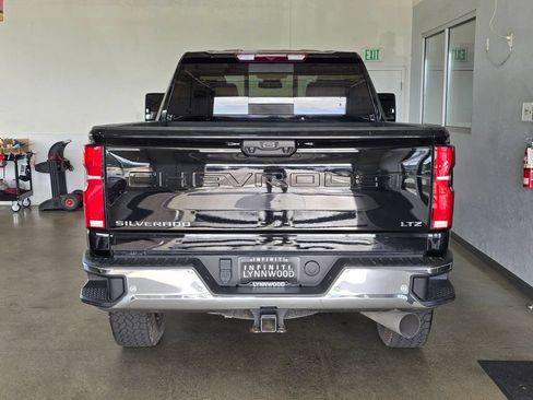 Used 2024 Chevrolet Silverado 2500 LTZ w/ LTZ Convenience Package AWD/4WD image 5