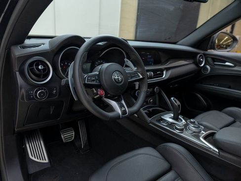 Used 2023 Alfa Romeo Stelvio Quadrifoglio image 27