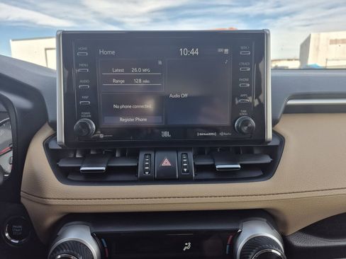 Used 2020 Toyota RAV4 XLE Premium image 9