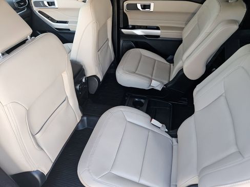 Used 2021 Ford Explorer XLT w/ Equipment Group 202A image 33