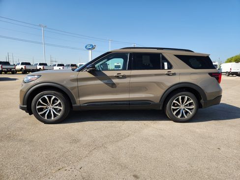 New 2026 Ford Explorer ST-Line RWD image 3