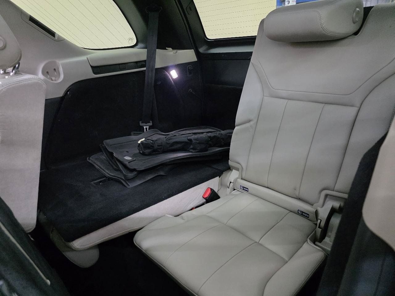 Used 2019 Land Rover Discovery SE AWD/4WD image 28