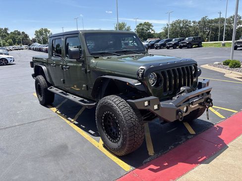 Used 2023 Jeep Gladiator Sport AWD/4WD image 3