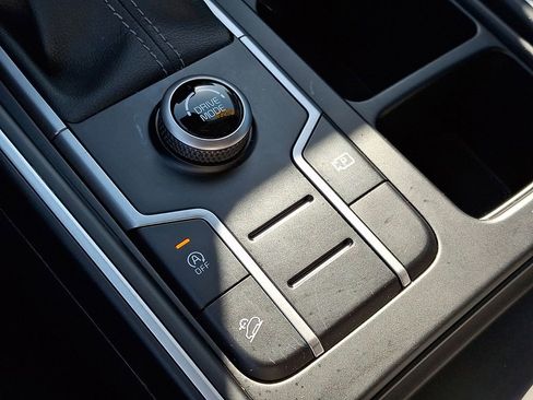 Used 2023 Kia Sorento LX image 25