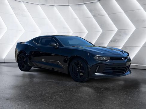Used 2017 Chevrolet Camaro LT RWD image 7