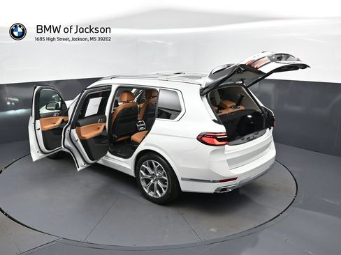 New 2027 BMW X7 xDrive40i w/ Executive Package AWD/4WD image 2