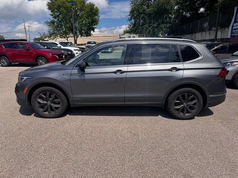 Used 2022 Volkswagen Tiguan SE AWD/4WD image 2