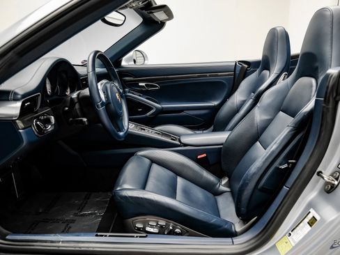 Used 2015 Porsche 911 Turbo S image 38