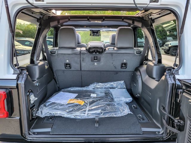 New 2027 Jeep Wrangler Unlimited Sahara AWD/4WD image 23
