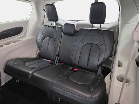 Used 2024 Chrysler Pacifica Touring-L FWD image 36