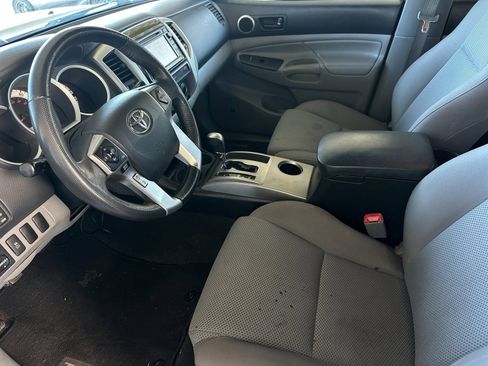 Used 2015 Toyota Tacoma PreRunner w/ TRD Sport Package image 9