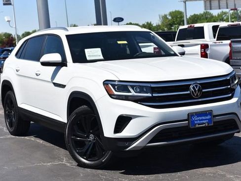 Certified 2023 Volkswagen Atlas Cross Sport SE image 2