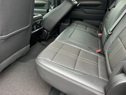 Used 2024 Chevrolet Silverado 2500 High Country w/ High Country Premium Package image 12