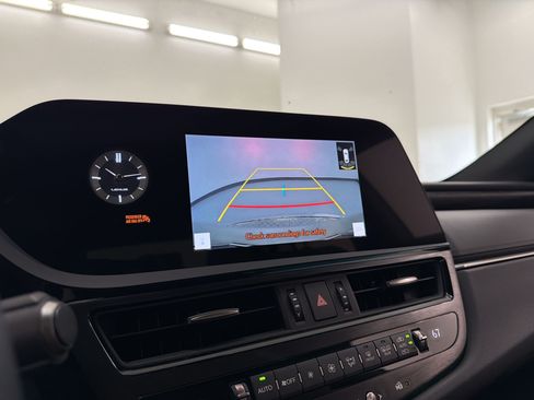 Certified 2023 Lexus ES 250 w/ Premium Package AWD/4WD image 23