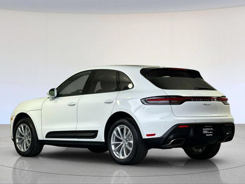 Certified 2026 Porsche Macan AWD/4WD image 3