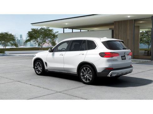 New 2026 BMW X5 sDrive40i w/ Premium Package image 2