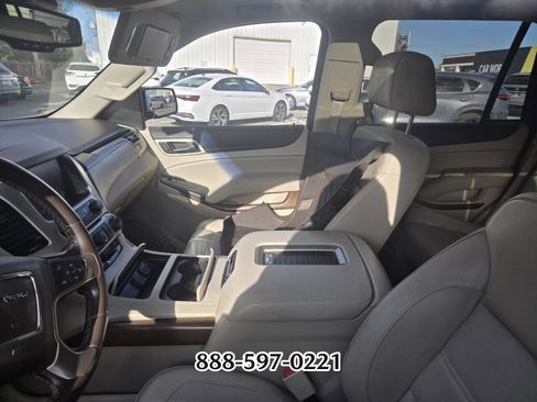 Used 2019 GMC Yukon Denali w/ Denali Ultimate Package image 3
