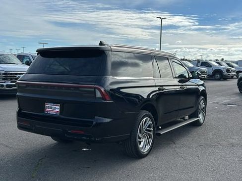 Used 2025 Lincoln Navigator L Reserve image 3