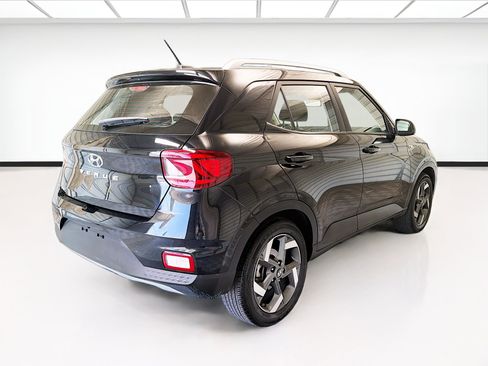 Used 2025 Hyundai Venue SEL FWD image 4