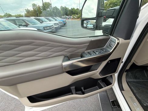 New 2026 Ford F250 Platinum w/ Platinum Plus Package AWD/4WD image 8
