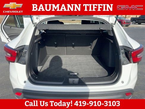 Used 2025 Chevrolet Trax LT image 3